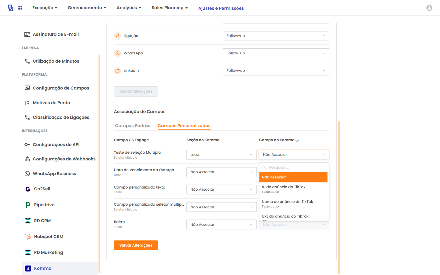 Dropdown Campo do Kommo aberto com opções de campos do Kommo e busca