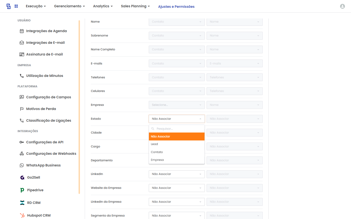 Campos Padrão com dropdown Seção do Kommo aberto na linha Estado