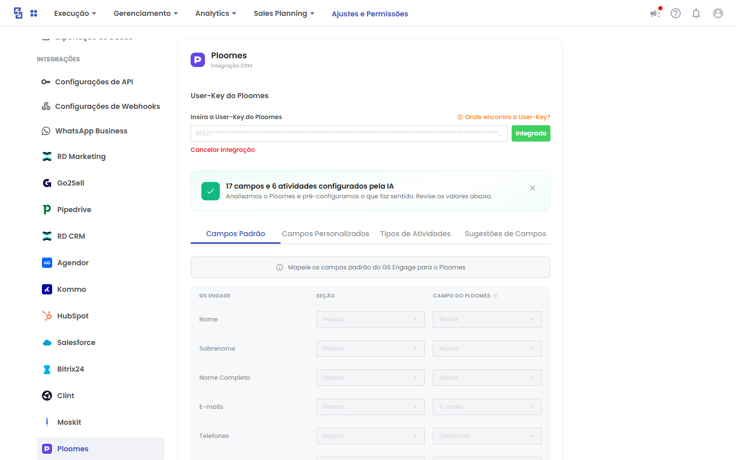 Tela de configuração da integração nativa com o Ploomes CRM e mapeamento assistido por inteligência artificial.